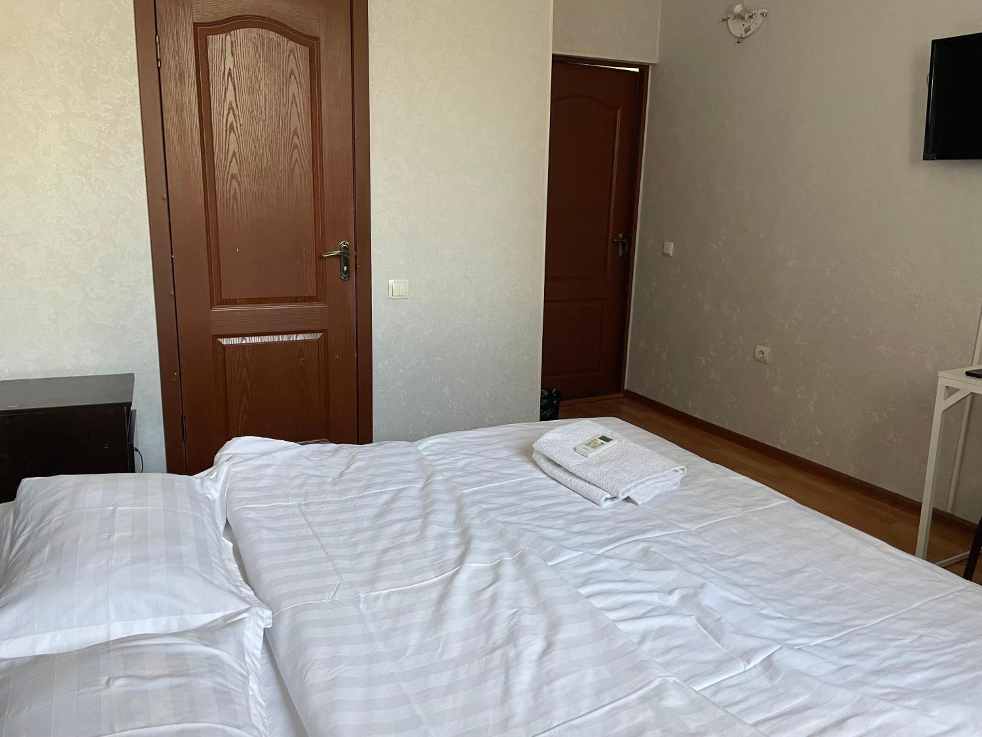 Fiveseasons Hostel Almaty Luaran gambar