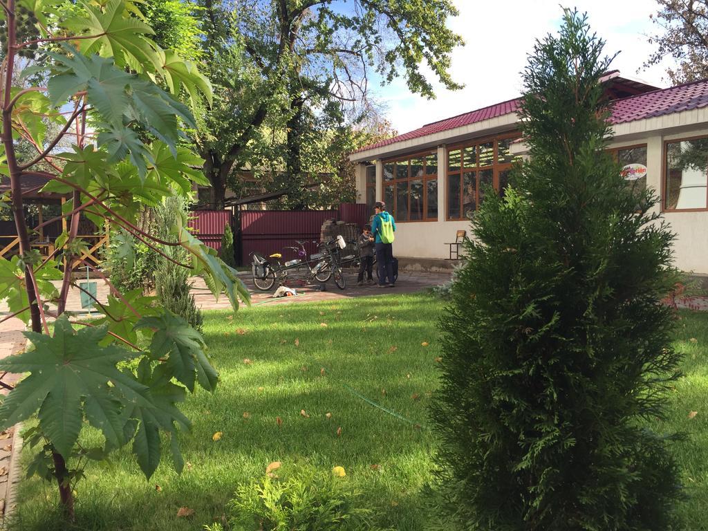 Fiveseasons Hostel Almaty Bilik gambar