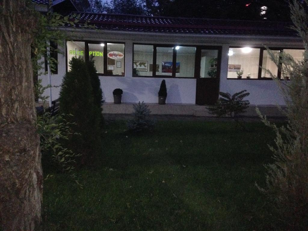 Fiveseasons Hostel Almaty Luaran gambar