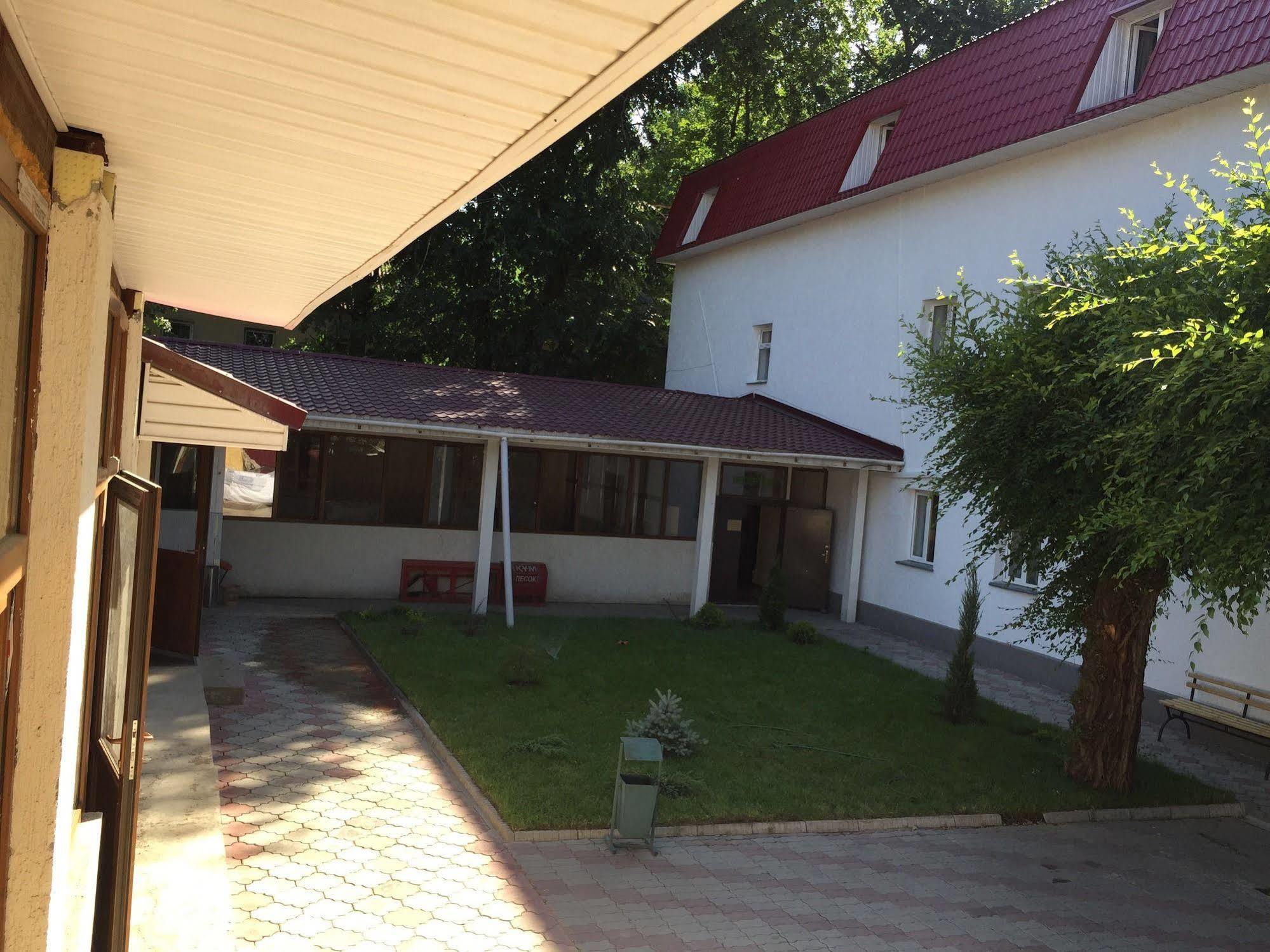 Fiveseasons Hostel Almaty Luaran gambar