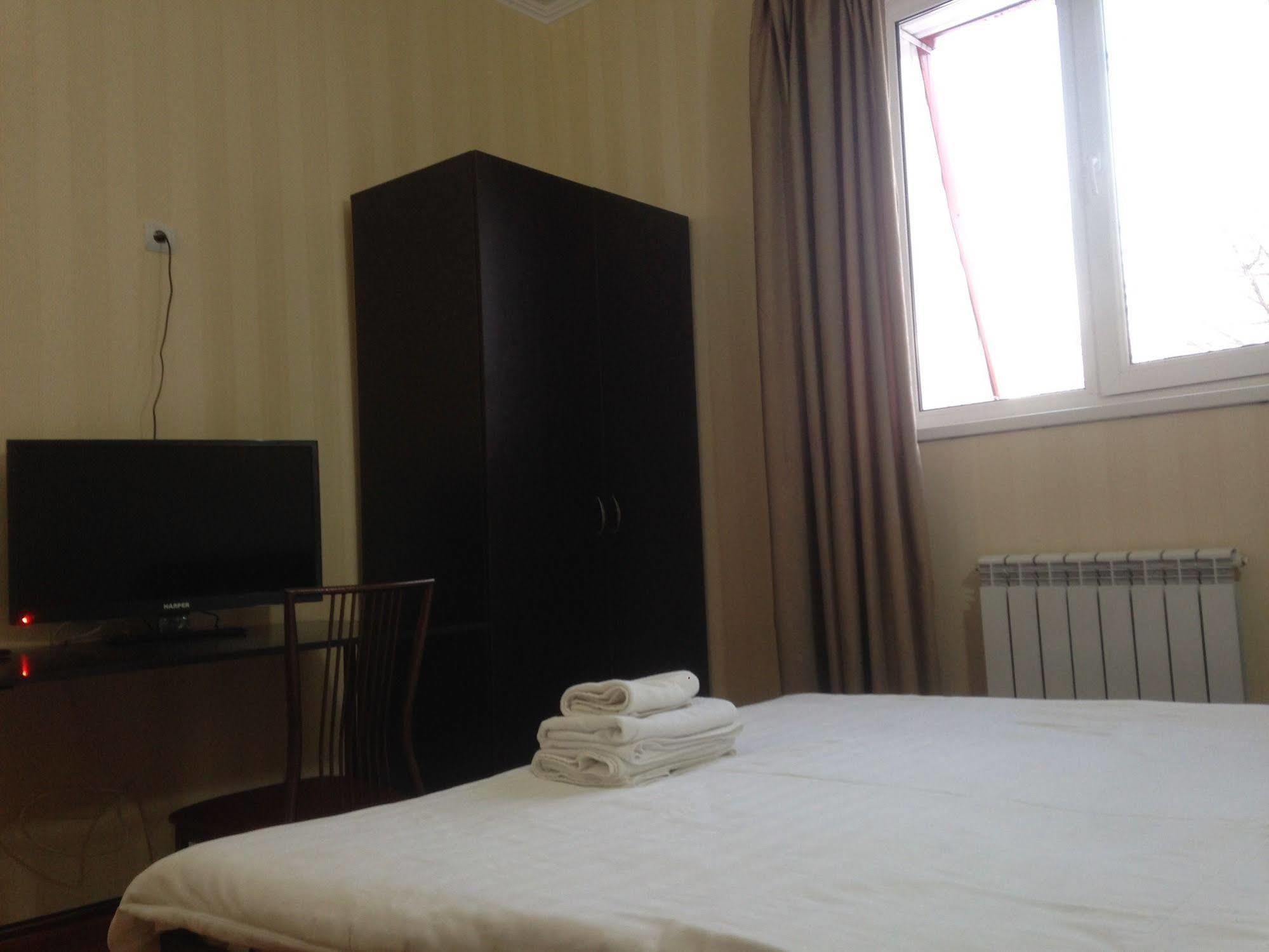 Fiveseasons Hostel Almaty Luaran gambar